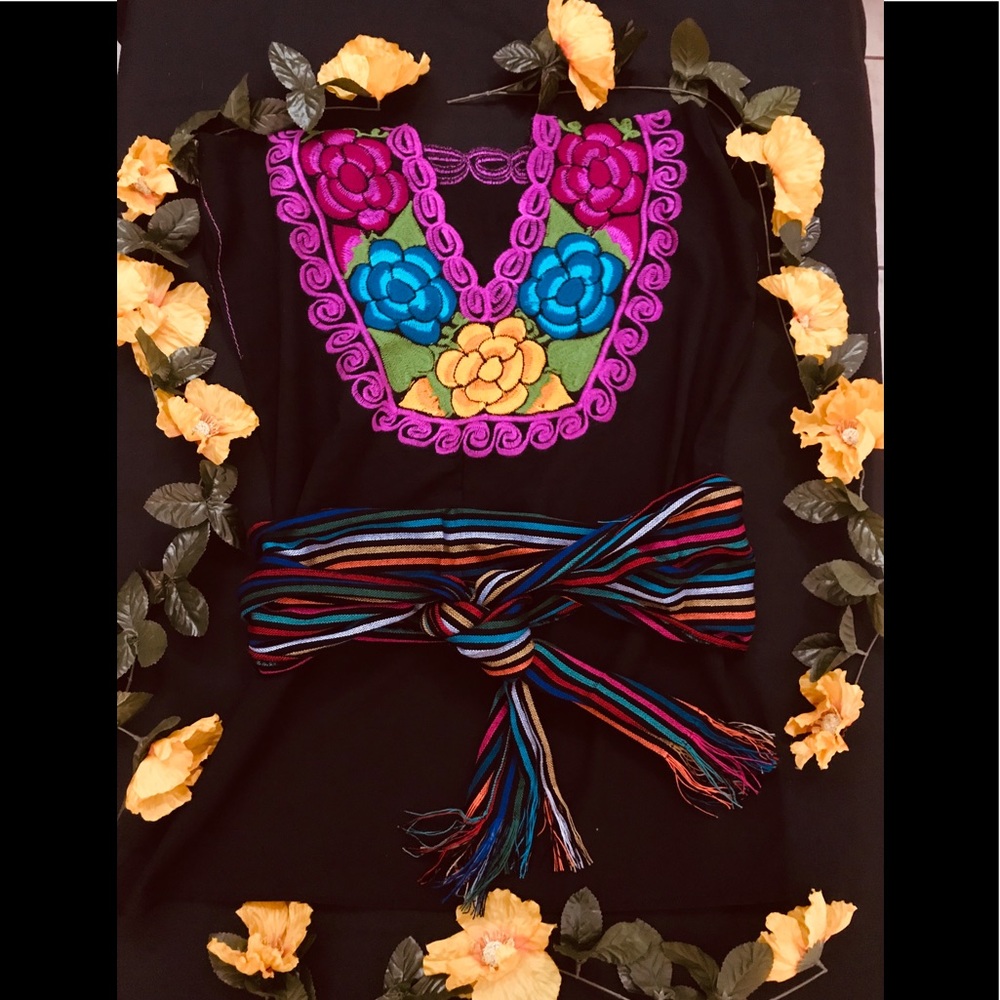 🌹💐 Beautiful Mexican Embroidered Blouses💐🌹